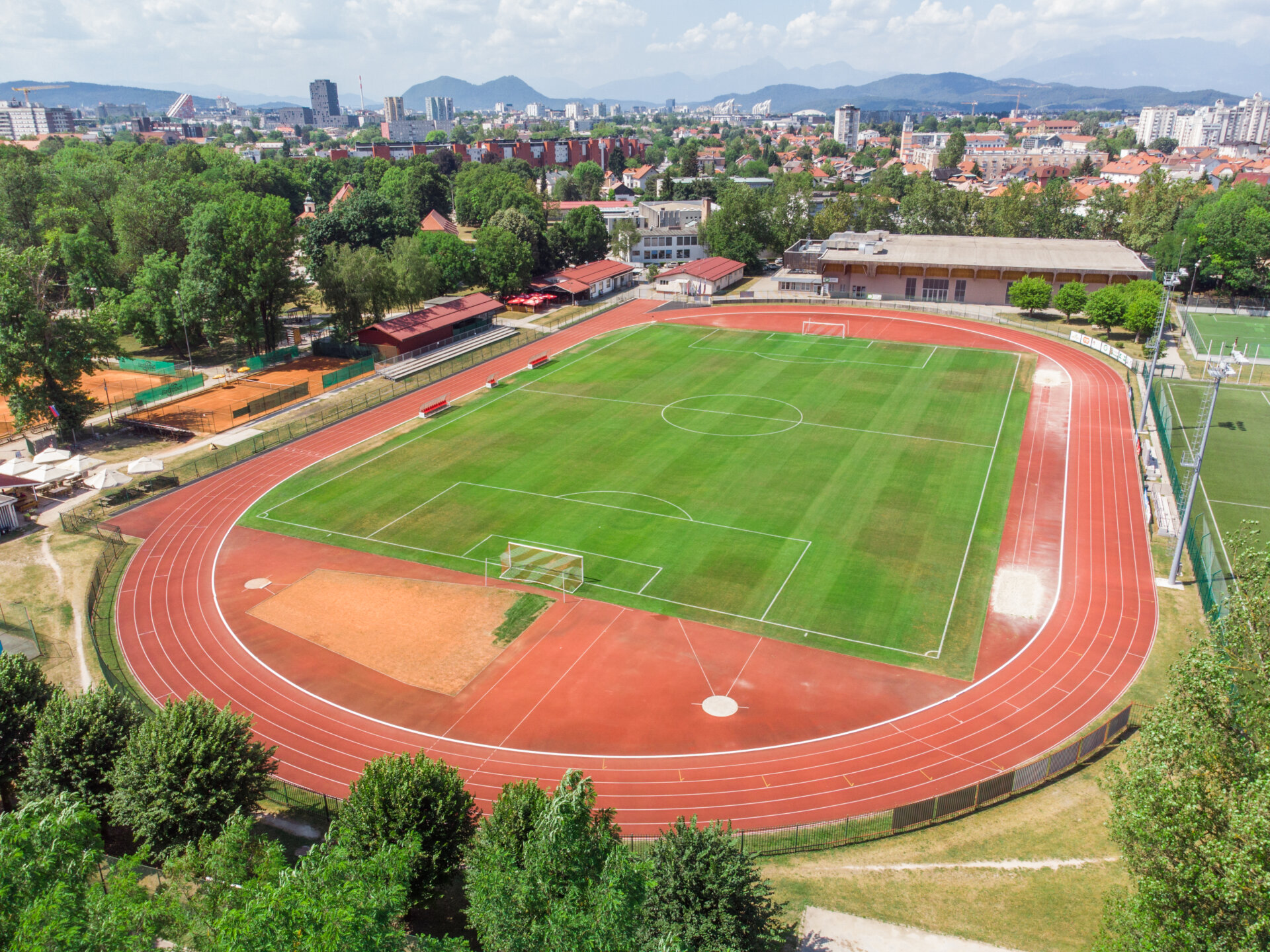 ATLETSKI IN NOGOMETNI STADION KODELJEVO